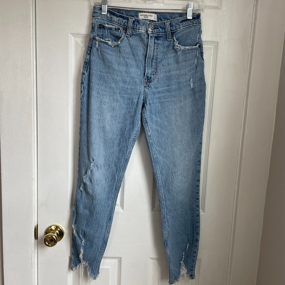 Abercrombie & Fitch the skinny high rise chewed hem jeans - Picture 3 of 12